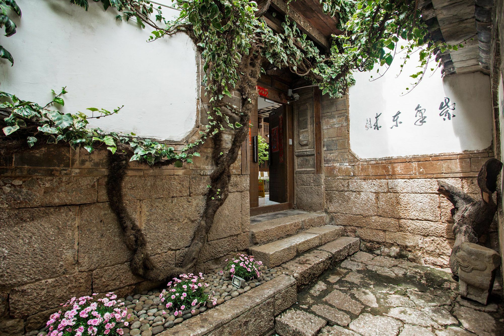 Lijiang Ivy Garden Resort Hotel Exterior foto